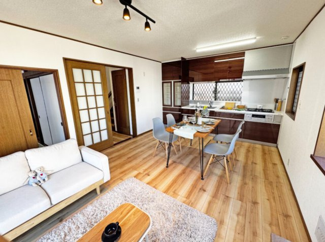 戸塚区前田町の居間・リビング|12帖の広さがあるキッチンとリビングは空間をデザインするのも楽しみになりそうです