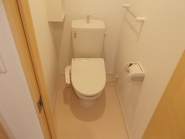 エレガンテⅢのトイレ|落ち着いたトイレです