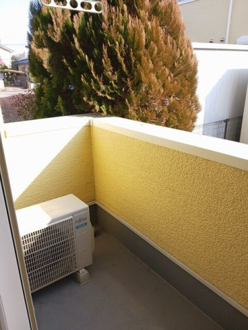 落ち着いた時間を過ごせるバルコニーです