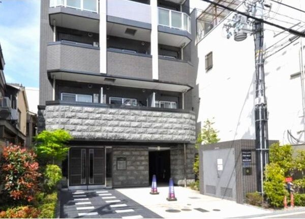 プレサンス上町台リベルテのエントランス