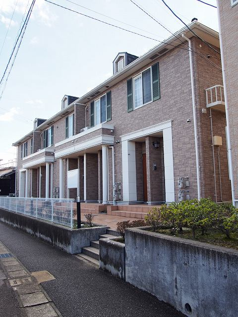 グランデカメリア山の手Ⅶのエントランス