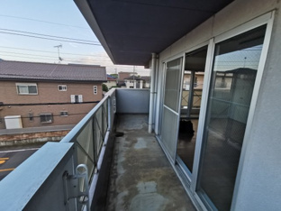 お洗濯にも便利なバルコニー付き