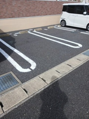 車をお持ちの方に嬉しい駐車場付きの物件です