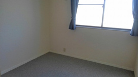 ゆったり過ごせる居間です