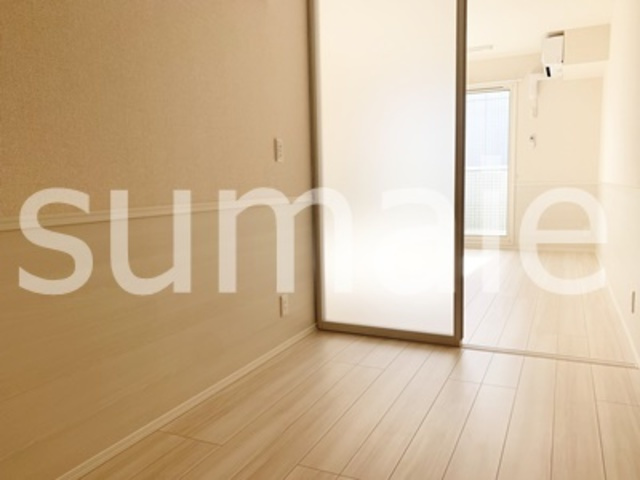 クレール西大宮の居間・リビング|人気のフローリング。