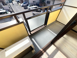 バルコニーからの眺めを楽しみながら食事をしませんか