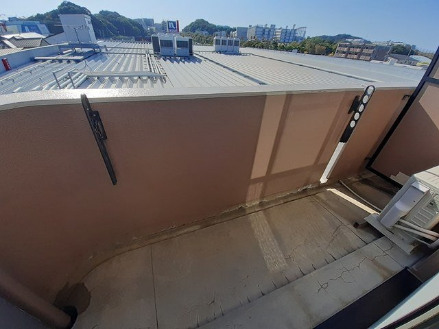 【バルコニー】 | ルミネスタ学研台 | 外からの目が気にならないバルコニーで洗濯物が干せます