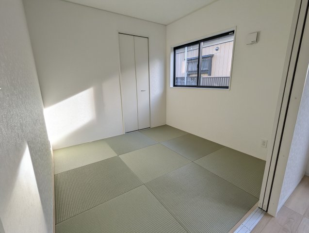 北茨城市大津町北町　第12の和室|リビング隣の和室は、来客用やお子様とのお昼寝にぴったりです（３号棟写真）