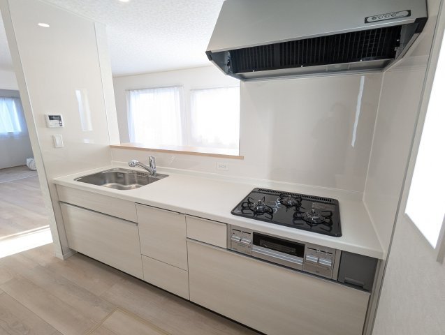 北茨城市大津町北町　第12のキッチン|ゆったりとしたキッチンなので、ノンストレスでお料理が楽しめます♪（同施工物件）