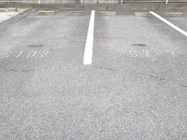エンジェルコーポラスＢの駐車場