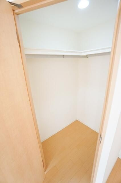 シャーメゾン　シュヴァルツの収納