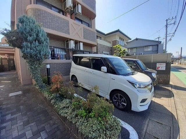 リヴィエール百道の駐車場
