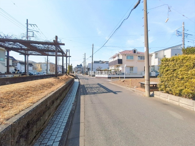 【新築分譲住宅】ふじみ野市新田2　第1期の前面道路含む現地写真
