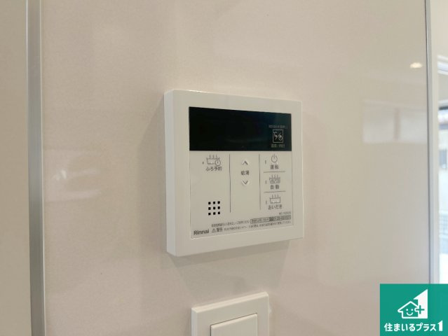 川西市西多田　第2期　新築一戸建ての発電・温水設備|給湯器リモコン（LDK側）ボタン一つでお風呂のお湯はり・追い炊き可能！便利な呼び出し機能付き！表示文字が大きく読みやすい有機ＥＬを採用！どの角度からも見やすくなっています。