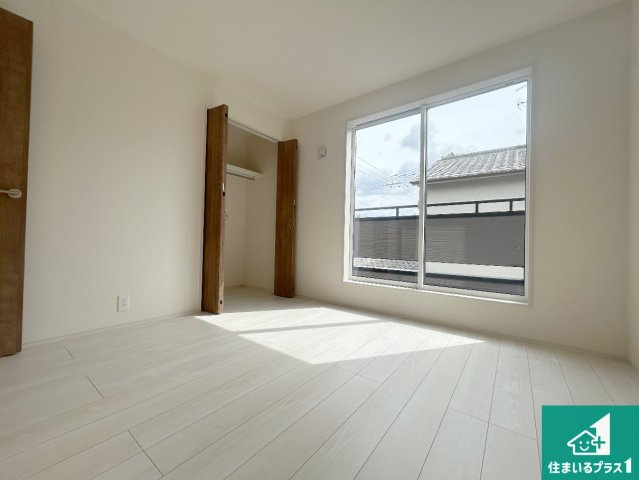 川西市西多田　第2期　新築一戸建ての洋室|シンプルな洋室は、自分好みのインテリアが楽しめます♪ご家族とインテリアや家具を選びに行くのは新築購入時の醍醐味の一つです。ぜひお楽しみください♪