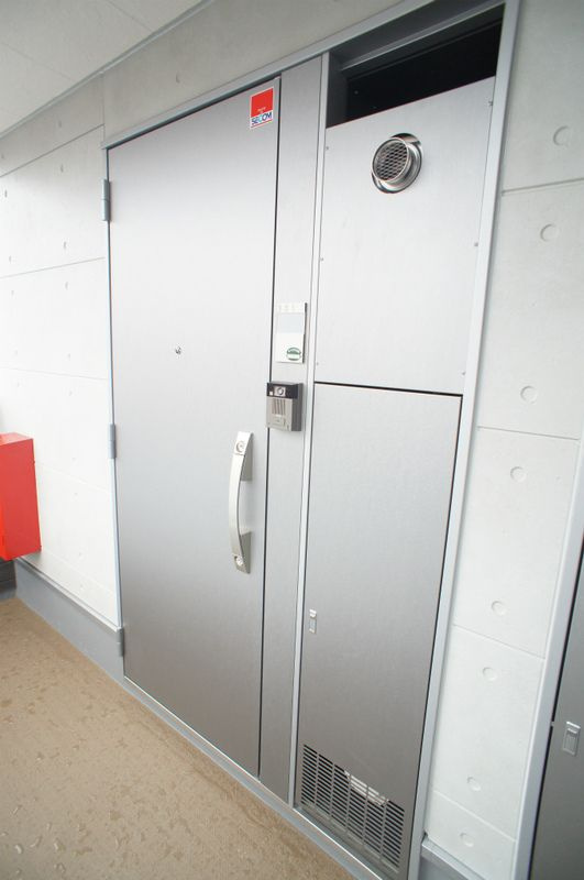 リブリ・Amenity 元町の玄関