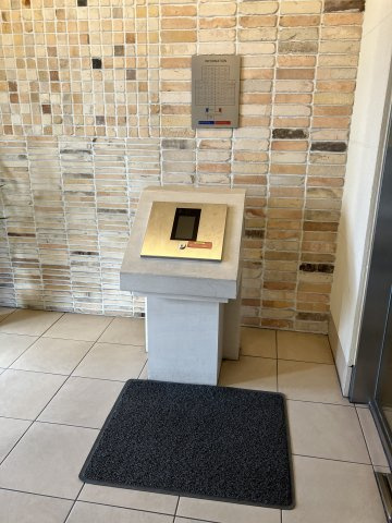 【エントランス】