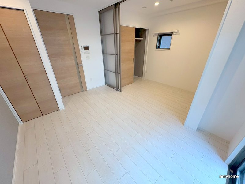 シーズンフラッツ靭本町　仲介手数料無料の居間・リビング