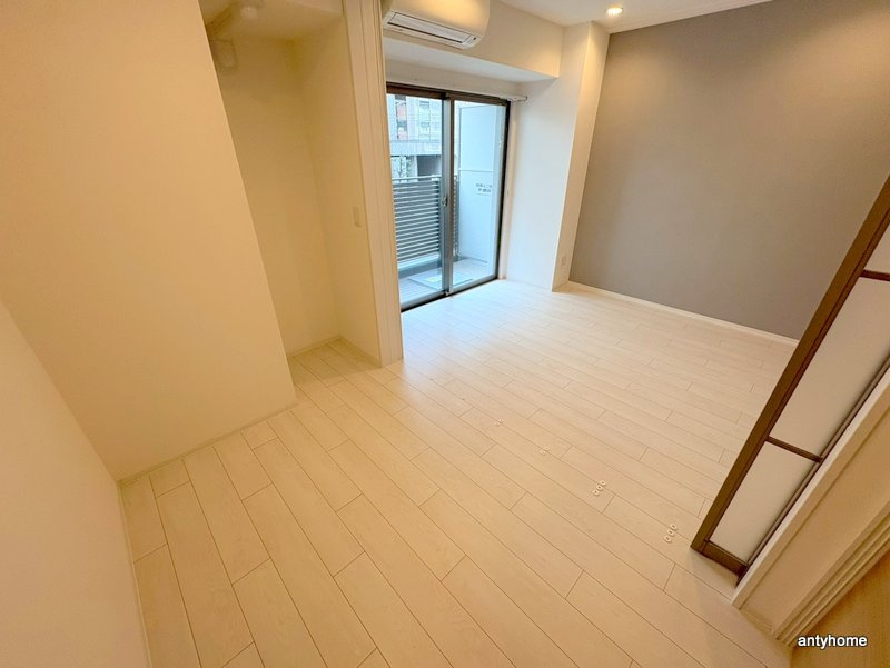 シーズンフラッツ靭本町　仲介手数料無料の洋室