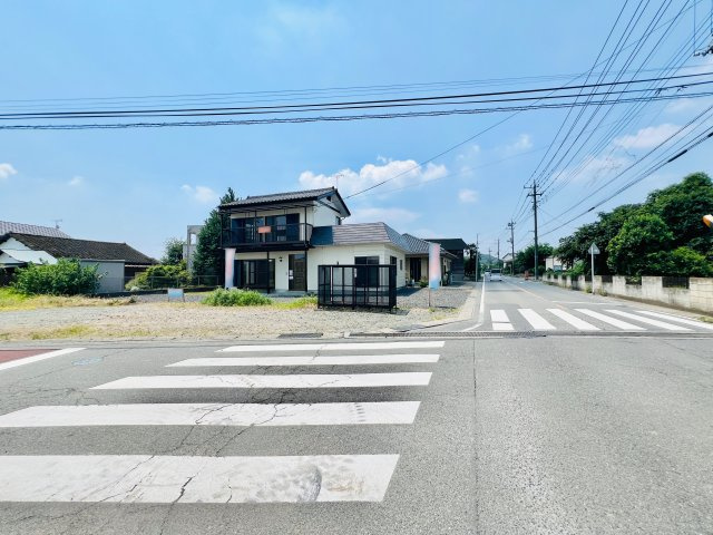 みどり市笠懸町阿左美の前面道路含む現地写真|前面道路広々で駐車も楽々♪
