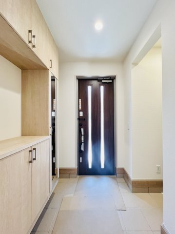 前橋市下新田町の玄関|着脱もスムーズにできる広々玄関◎
