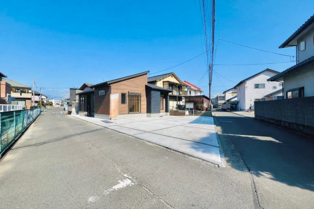 前橋市下新田町の前面道路含む現地写真|閑静な住宅地◎