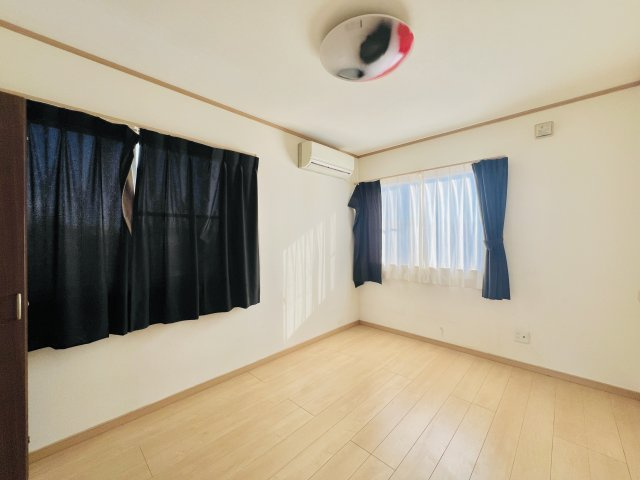 太田市新田瑞木町の洋室|お子様の一人部屋デビューにも最適♪