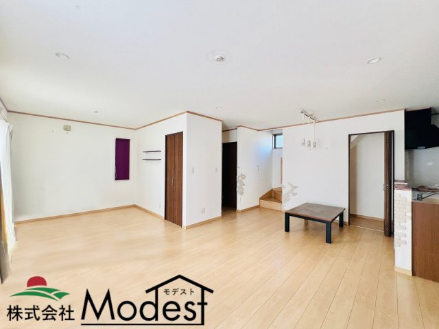 太田市新田瑞木町の居間・リビング|家具の配置も考えやすく居心地の良いリビング♪