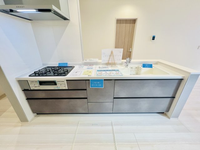 高崎塚田町のキッチン|ご家族を見守りながら家事ができるカウンターキッチン◎