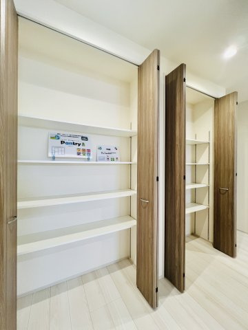 高崎塚田町の収納|キッチン回りもスッキリ片付くパントリー♪