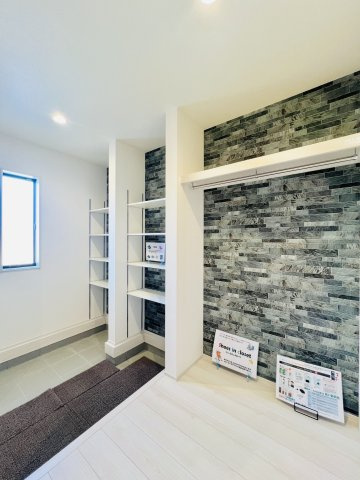 高崎塚田町の収納|履物以外にもたっぷり収納可能なシューズインクローク◎