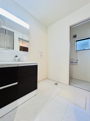 高崎塚田町の洗面所|生活便利な手洗い場が２ヵ所◎