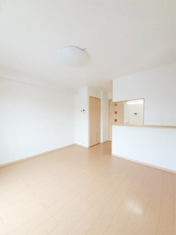 熊本市東区小山２丁目のアパートの居間・リビング|ゆったりとした居間です