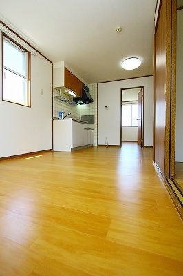 菊池郡菊陽町武蔵ヶ丘北２丁目のアパートの居間・リビング|ゆったり過ごせるリビングです