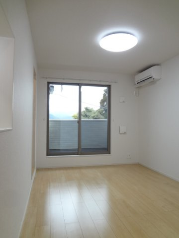 アニューダビデ　Ⅱの居間・リビング|こちらのリビングで趣味の時間をお楽しみください