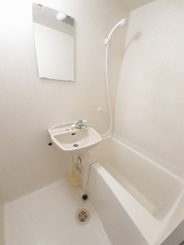 熊本市中央区黒髪６丁目の賃貸マンションの浴室|ゆったり過ごせるお風呂です