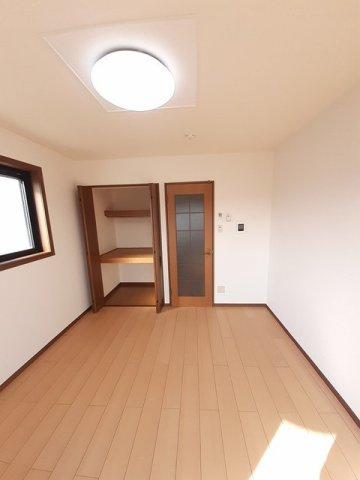 熊本市中央区黒髪６丁目の賃貸マンションの内装|明るい室内です