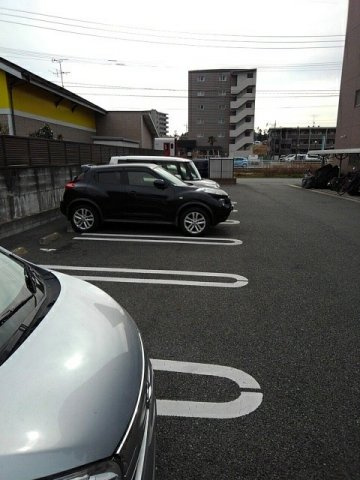 グランシャリオの駐車場|駐車場があるので、車を買う予定の方も安心です