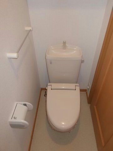 熊本市北区楡木４丁目のアパートのトイレ|ゆったりとした空間のトイレです