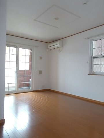 熊本市北区楡木４丁目のアパートの居間・リビング|ゆったりとしたリビングです