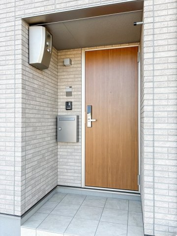 アート　クラーノの玄関