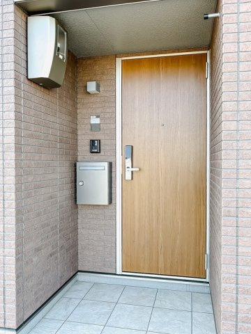 アート　クラーノの玄関