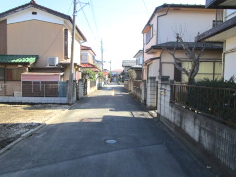 北本市西高尾８丁目　新築住宅の前面道路含む現地写真