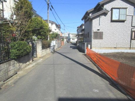 北本市西高尾８丁目　新築住宅の前面道路含む現地写真