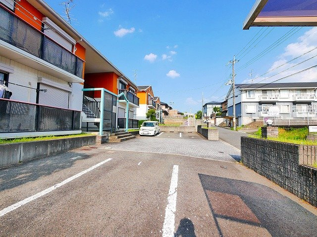 エクセレント桜ヶ丘の駐車場