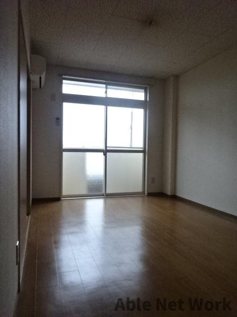 エルディム岡田の居間・リビング|6帖のDK