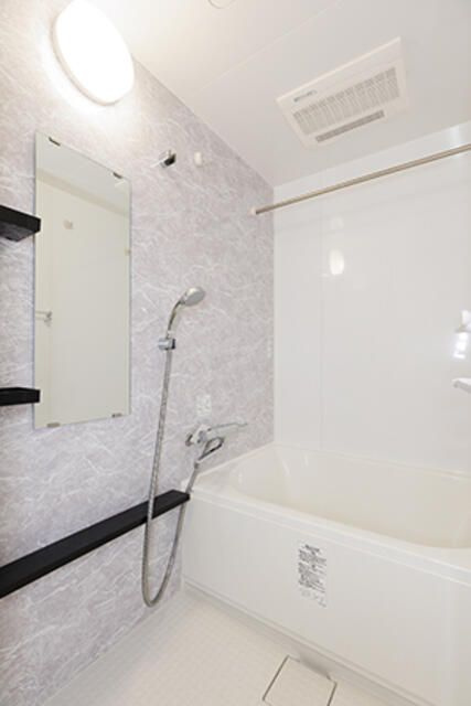 ＧＬＡＣＩＥＲ神保町の浴室