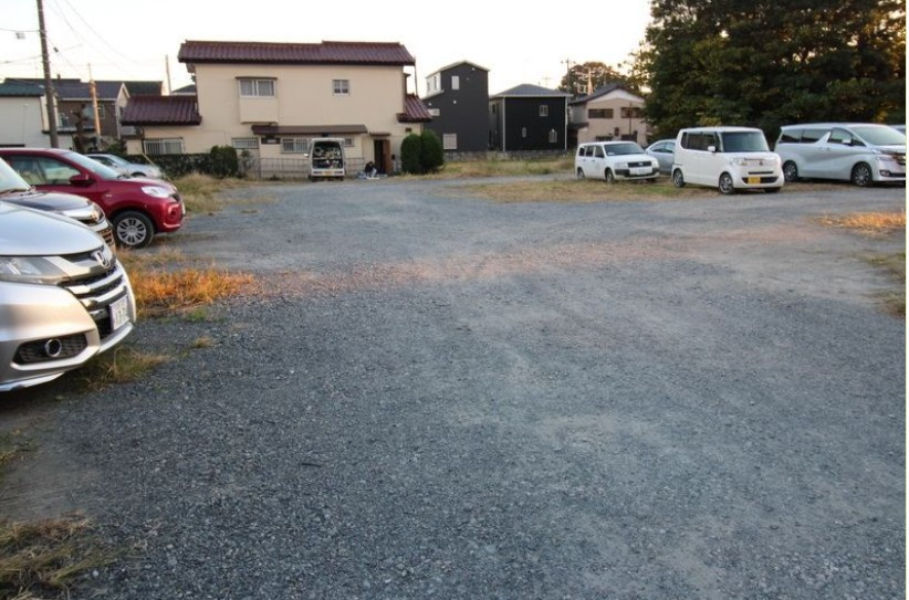 アルティア壱番館の駐車場