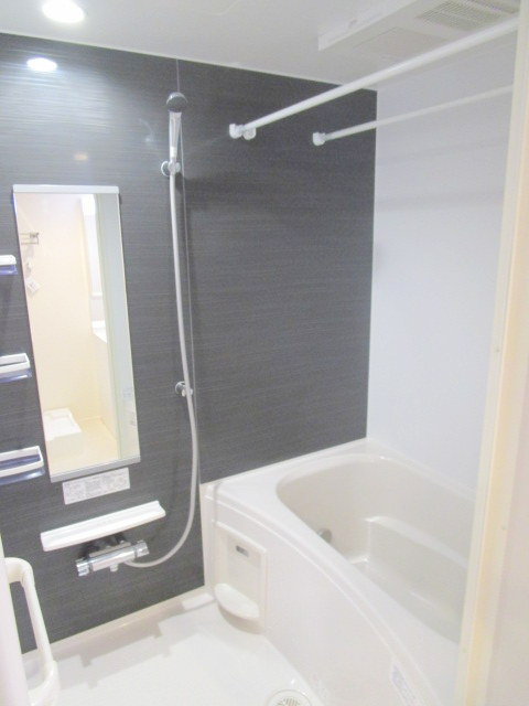 コンフェスト上大岡の浴室