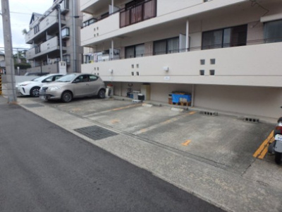 【駐車場】 | カサベージュ愛宕山イースト | カースペースがあります